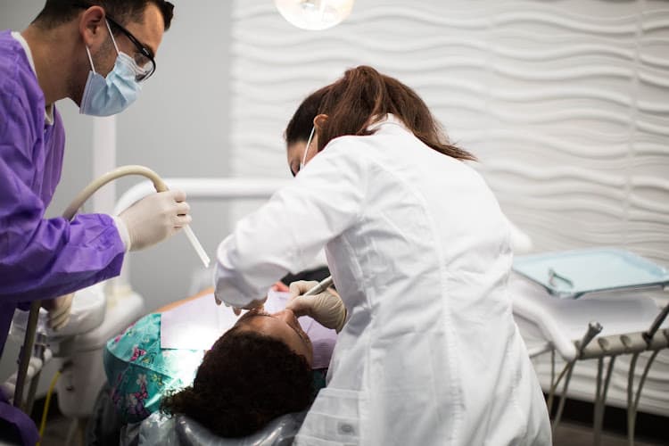 LA Dental Clinic cover photo